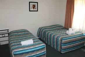 Oasis Inn Apartments - Room