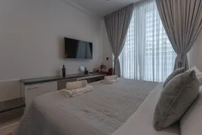 Sky & Sun Luxury Rooms with private parking in the garage - Værelse