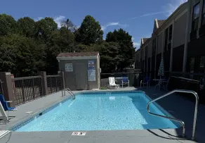 Quality Inn & Suites Thomasville-High Point - Piscine