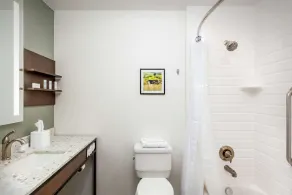 Hilton Garden Inn Davis Downtown - Salle de bain