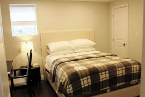 Stunning Furnished 2 Bedroom 2 Washroom Basement Apartment - Rum