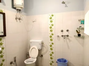 Chirping Orchard, Mukteshwar - Bathroom