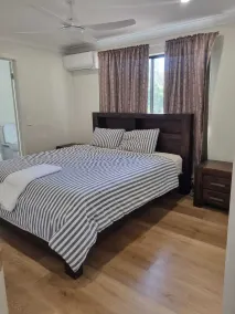Modern 3 bed House in a Quiet Acreage - Quarto