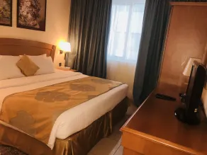 Golden Tulip Sharjah - Room