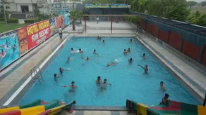 Hotel Holiday Fun Resort - Piscina