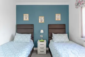 Apple House Wembley - Family room with shared bathroom - Room
