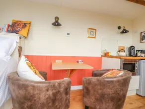 The Journeyman Luxury Shepherds Hut - Room