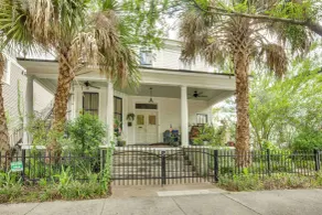 1 Mi to Scad! Historic Savannah Haven w/ Patio - Interiör