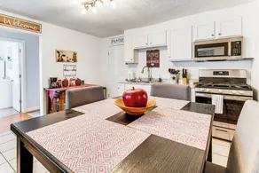 Mins to Local Attractions: Pet Friendly w/ Yard! - Innvendig