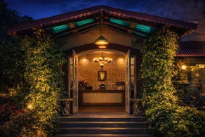 Neelesh Inn - Luxury Lake View Resort with Swimming Pool on Bhimtal Lake - Reception