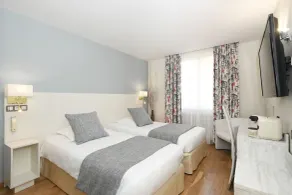 Logis Hôtel du Centre - Halte idéale en cyclotourisme avec garage à vélos clos - Værelse