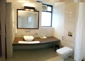 The Roar Resort - Bathroom