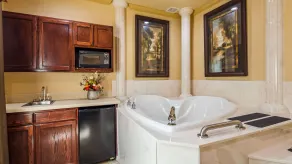 Best Western Plus Crown Colony Inn & Suites - Chambre