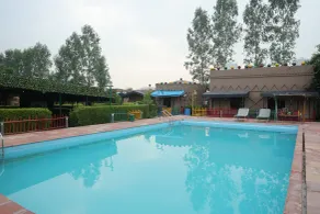 Mera Gaon Mera Desh Resort - Pool