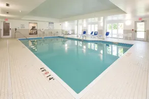 Holiday Inn Express & Suites - Portage by IHG - Piscine