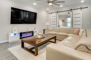 Relax, Play, Swim: Luxe Haines City Home w/ Lanai! - Intérieur