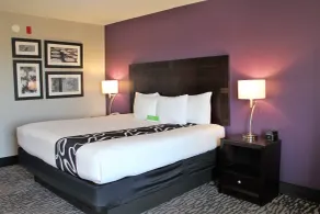 La Quinta by Wyndham Huntsville Airport Madison - Room