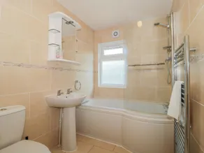Harvester Lodge - Bathroom
