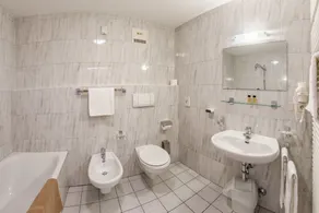  Mountain Living Apartments - Badezimmer
