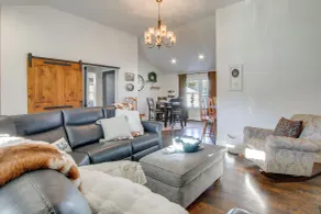 Fully Updated! Zanesville Home w/ River Views - Intérieur