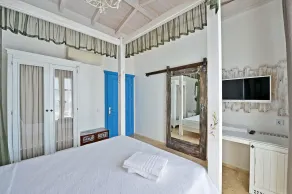 Bay C - Room