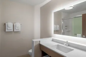 Holiday Inn Express & Suites Salem North - Keizer by IHG - Badezimmer