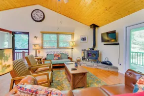 Quiet Murphy Hideaway w/ Decks & Outdoor Fireplace - Interiør