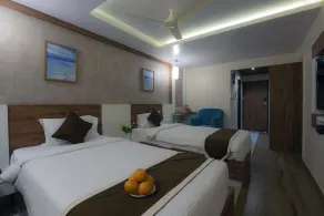 Hotel Monarch International - Quarto