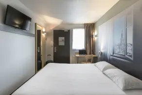 B&B HOTEL AVRANCHES Baie du Mont St-Michel - Værelse
