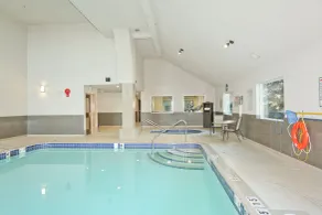 Holiday Inn Express Hotel & Suites Vernon by IHG - Piscine