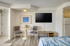 Beachfront Condo Daytona Oceanfront Pool & Hot Tub - Room