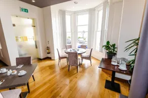 Opul Boutique - Restaurant