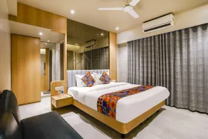 FabHotel Springs Lodging - Meera Road - Room