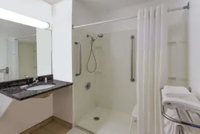 Super 8 by Wyndham Janesville - Salle de bain