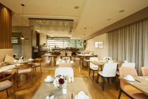 EK Hotel By Preferred Hotels Group - Restaurant