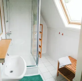 Leonie 6 pers holiday home with a large garden close to the Lauwersmeer - Badrum