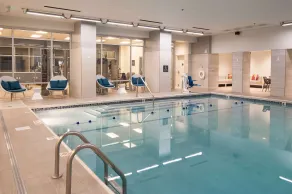 Embassy Suites by Hilton Raleigh Crabtree - Piscine