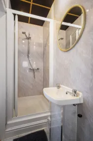 100 Pipers Hotel - Bathroom