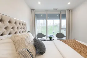 Rivetstays - Dan Leckie - Habitación