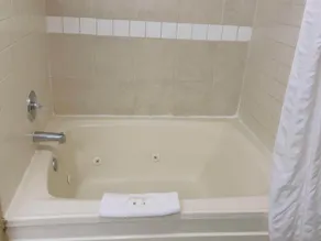 Quality Inn & Suites Seville - Salle de bain