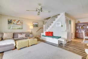 All-season Getaway on Lake Winola: Dock & Sunroom! - Innvendig