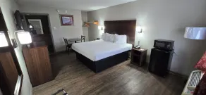 Days Inn by Wyndham Clinton - Værelse