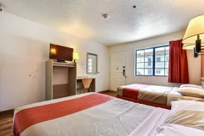 Super 8 by Wyndham Livermore - Zimmer