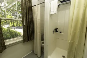 Swiftcurrent Motor Inn and Cabins - Inside the Park - Bathroom