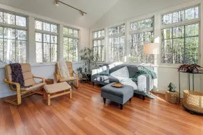 1 Mi to Maine Street! Mcm-style Home in Brunswick - Intérieur