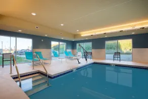 Holiday Inn Express & Suites - Beloit by IHG - Piscine