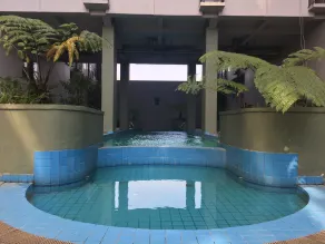 Bohemian Beauty Studio Room At Grand Asia Afrika Apartment - Pool