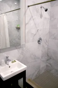 M Montreal Hostel - Salle de bain