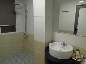 Duc Long Hotel - Bathroom