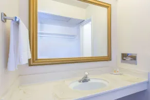 Days Inn by Wyndham Modesto - Salle de bain